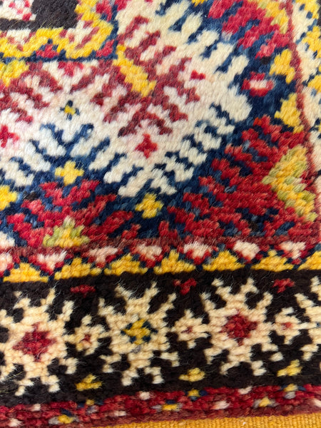 Vintage berber rug : 3.8ft x 6.11ft / 112cm x 210cm