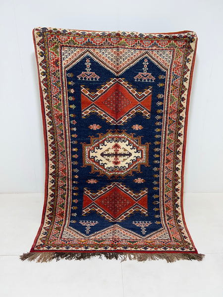 Vintage berber rug : 5ft x 7.9ft / 153cm x 237cm