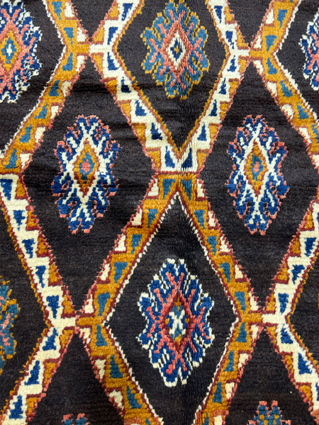 Vintage berber rug : 4.10ft x 11.4ft / 148cm x 344cm
