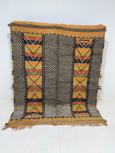 Moroccan Rug-Vintage berber rug : 6.5ft x 7.8ft / 195cm x 233cm-Moroccan Rugs-la porte d'or-High Atlas Mountains of Morocco-100% natural wool-1-la porte d'or
