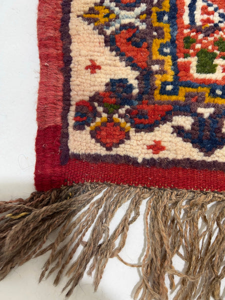 Vintage berber rug : 5ft x 7.9ft / 153cm x 237cm