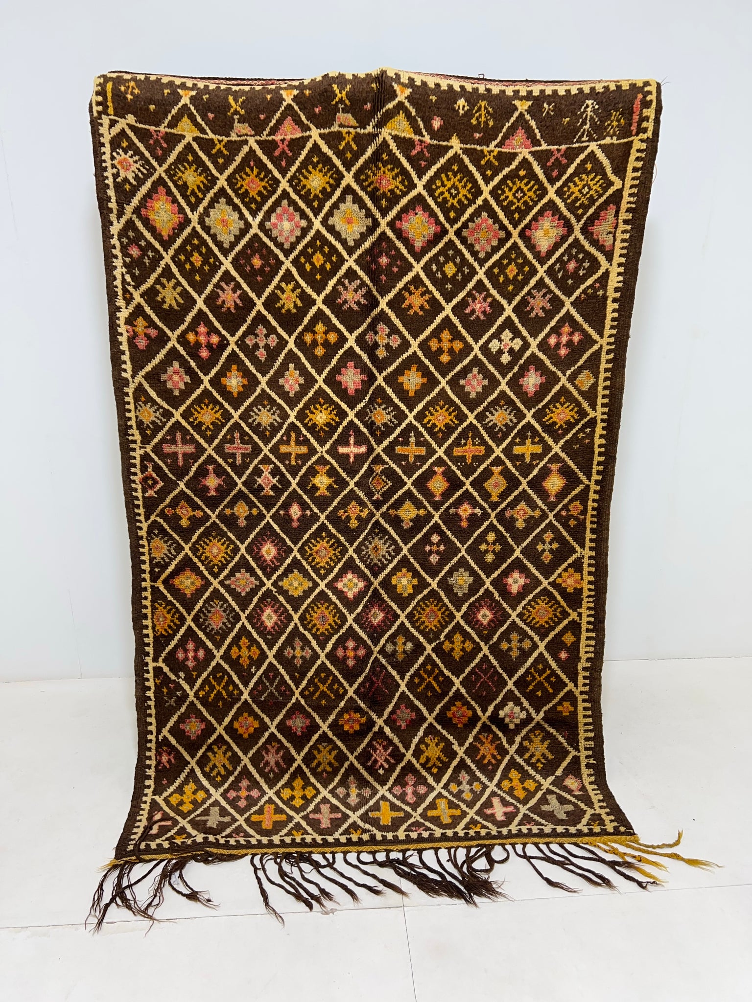 Vintage berber rug : 4.6ft x 6.11ft / 138cm x 211cm