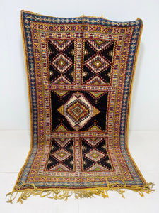 Vintage berber rug : 5ft x 8.6ft / 153cm x 260cm