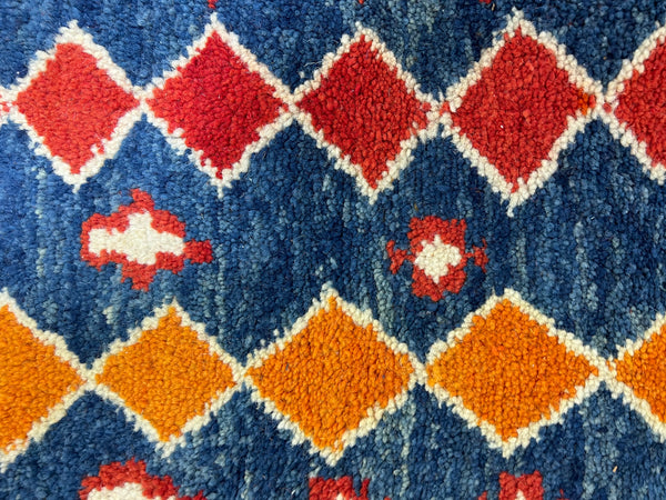 Vintage berber rug : 6.3ft x 8.5ft / 190cm x 256cm
